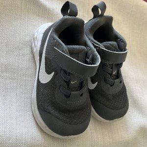 Size 6 toddler Nike sneakers